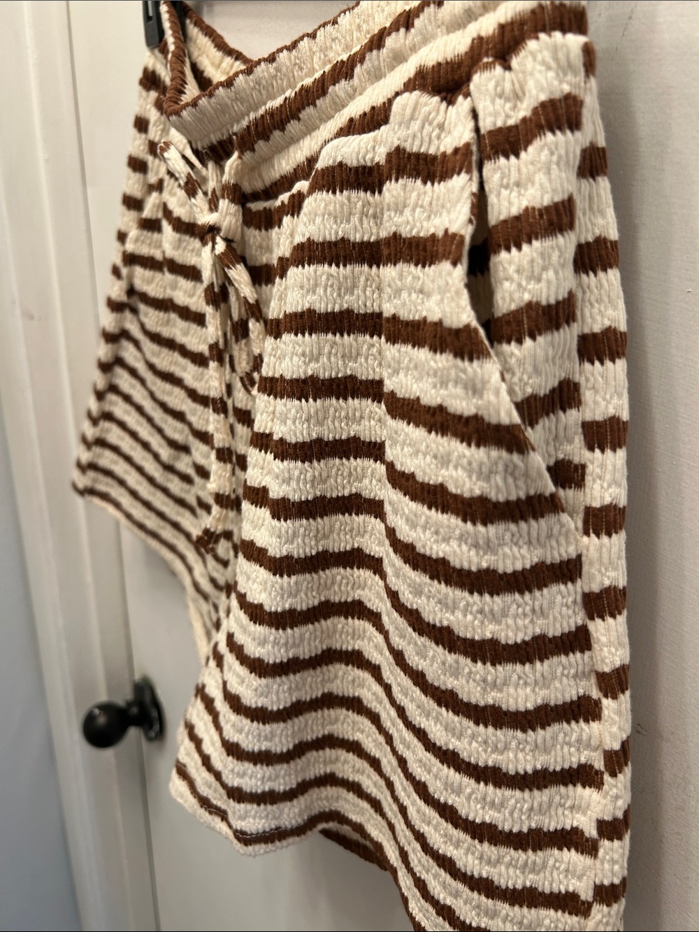 Striped Short Set .Knit Top and Matching Shots in Cream and Brown Never Worn - Picture 9 of 10